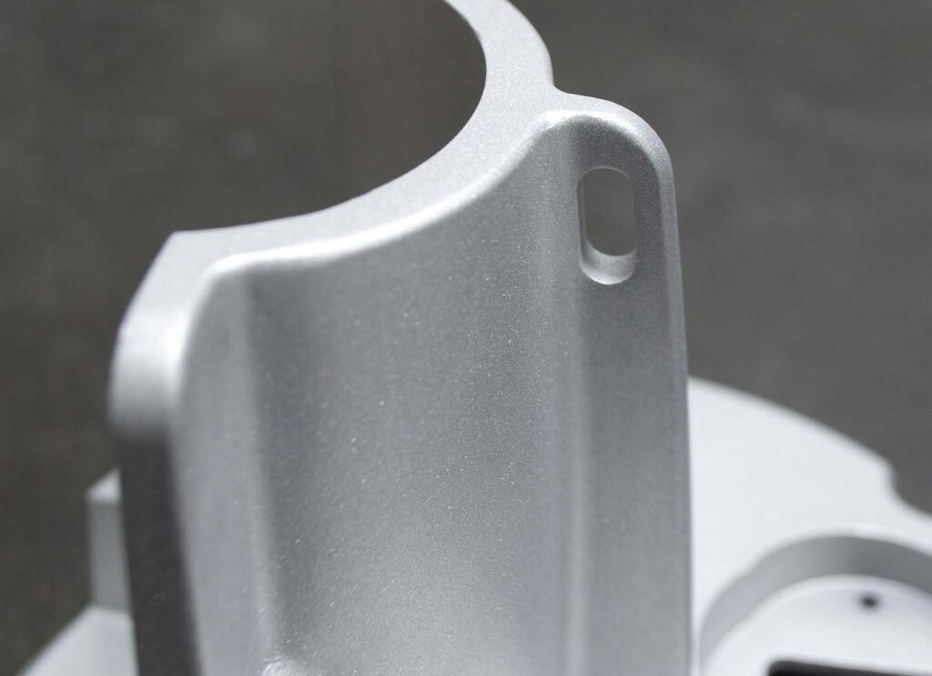 Peça com jateamento de contas de vidro CNC