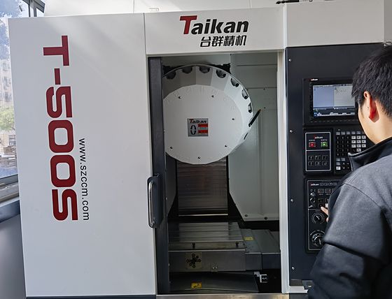 Ein vertikales Bearbeitungszentrum Taikan T-500S mit deutlich sichtbarem Typenschild.